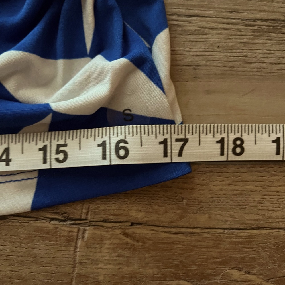 Women’s sleeveless blouse. Size small. - Picture 5 of 6